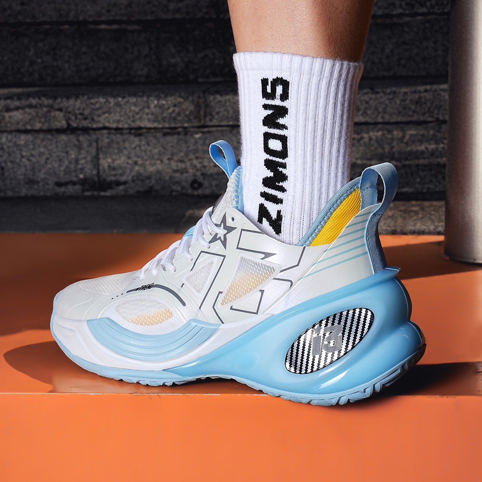 Men’s High-Performance Basketball Shoes – Seamless Knit Court Sneakers | A500