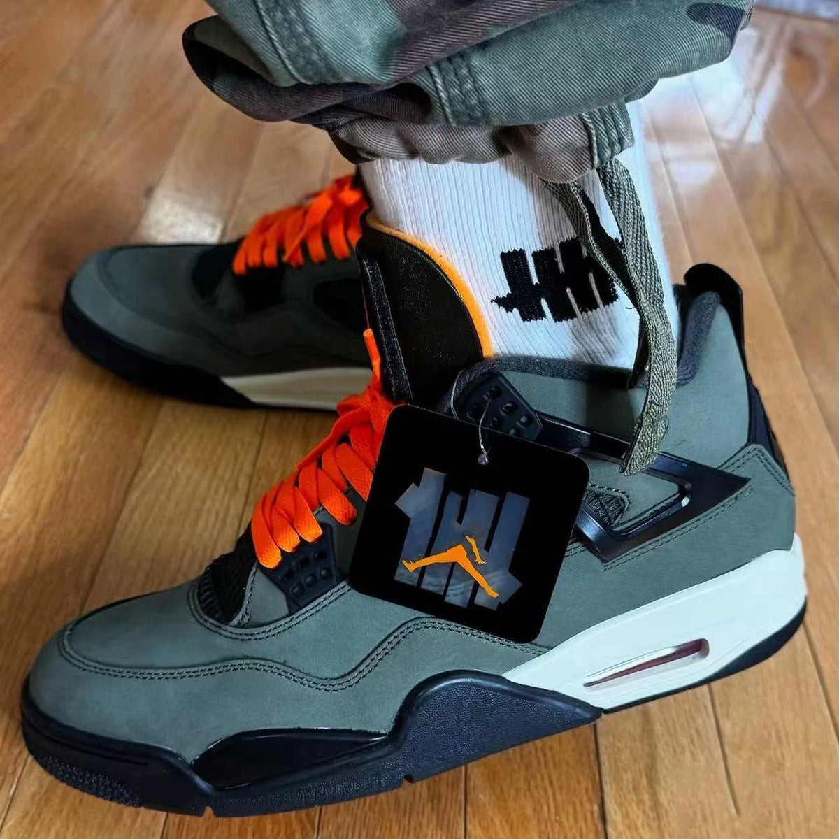 AJ4 Suede Grey High-Top Basketball Sneakers Unisex Cushioned Retro Trainers with Glow Sole & Toon Design